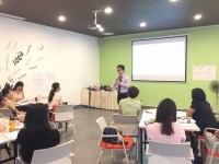 张坤老师在8.11日为韶关礼仪培训师讲授了《课程呈现技巧》的公开课